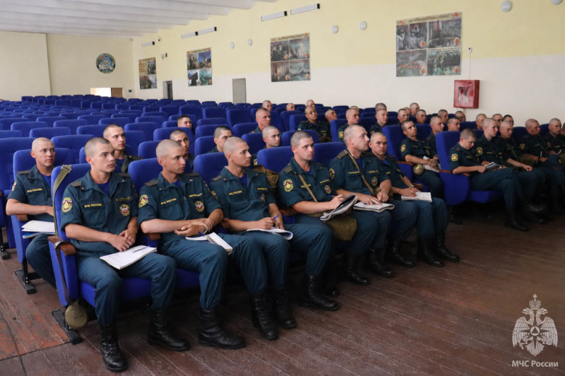 В Волжском спасательном центре военнослужащие по призыву проходят первоначальное обучение на спасателя