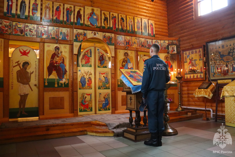 Волжский спасательный центр почтил икону Божией Матери «Неопалимая Купина»