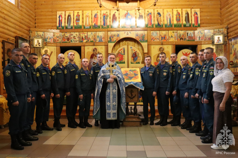 Волжский спасательный центр почтил икону Божией Матери «Неопалимая Купина»