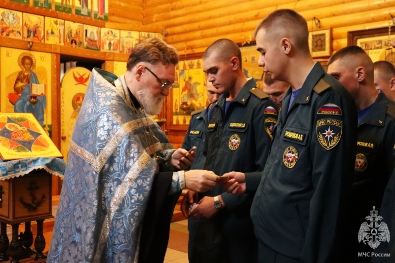 Волжский спасательный центр почтил икону Божией Матери «Неопалимая Купина»