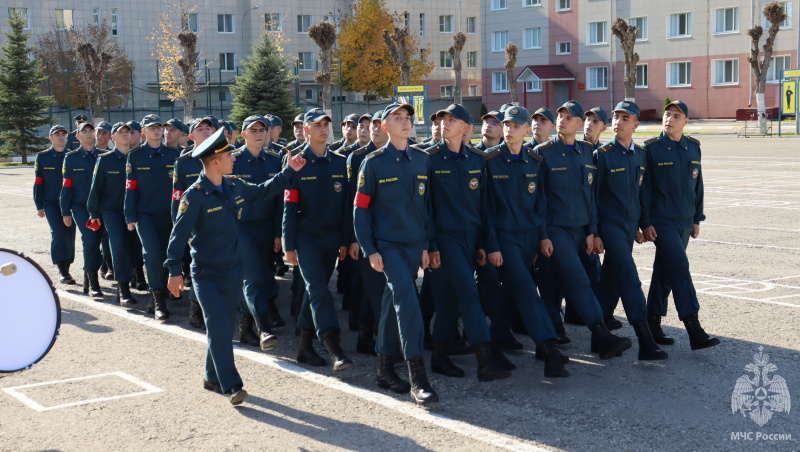 Дисциплина в каждом шаге: подготовка личного состава Волжского спасательного центра к параду