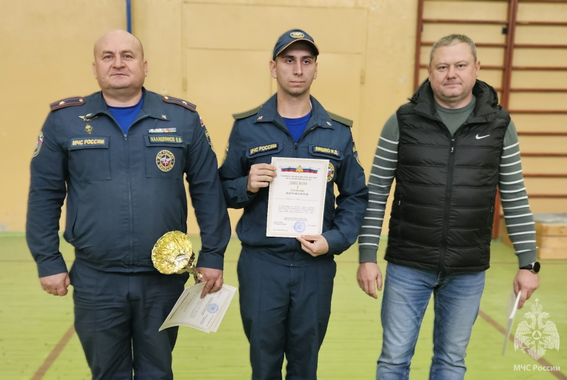 Военнослужащие Волжского спасательного центра — победители соревнований по гиревому спорту!