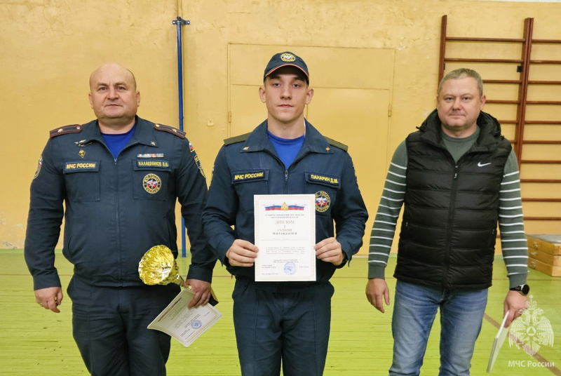 Военнослужащие Волжского спасательного центра — победители соревнований по гиревому спорту!